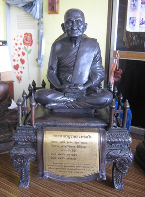หลวงพ่อเงินวัดบางคลานปลุกเสกวัดพระพุทธบาทฯสระบุรี 272 เกจิเสกสูง 22 นิ้วฐาน 18 นิ้ว