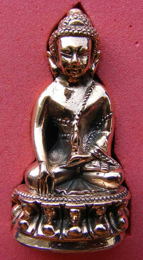 พระกริ่งพรหมรังสี หลวงปู่นาม วัดน้อยชมภู่ จ.สุพรรณบุรี เนื้อนวะก้นเงิน มีจาร หมายเลข ๑๙ 