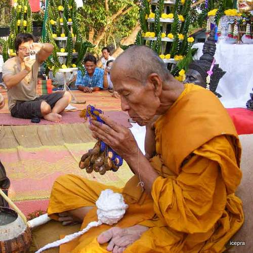 เบี้ยแก้เสาร์๕ หลวงปู่คำบุ คุตตะจิตโต วัดกุดชมพู อุบล พิธีเสาร์ห้า ปี 53 สร้าง ๕๕๕ องค์