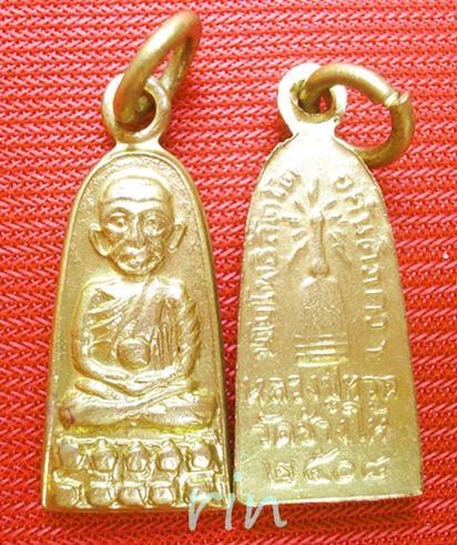 จัดให้ชุดใหญ่สักชุด 50องค์ : หลวงปู่ทวด ปี08 รุ่นทะเลซุง เนื้อกระไหร่ทอง