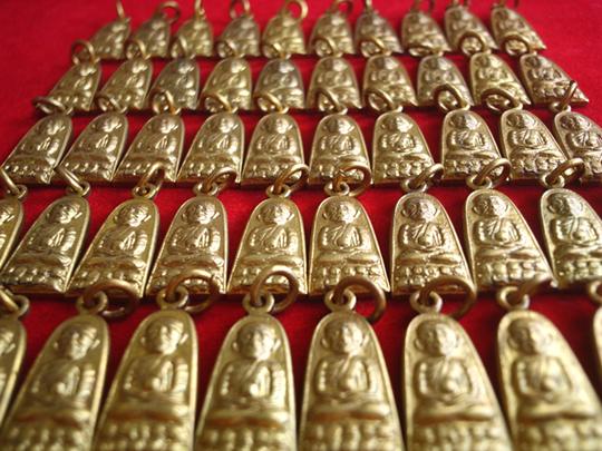 จัดให้ชุดใหญ่สักชุด 50องค์ : หลวงปู่ทวด ปี08 รุ่นทะเลซุง เนื้อกระไหร่ทอง