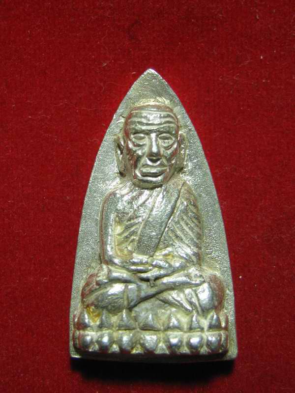 หลวงปู่ทวด  เตารีดพิมพ์ใหญ่   เนื้อเงิน  รุ่นสร้างโรงพยาบาลโคกโพธิ์ ปี39  กล่องเดิม