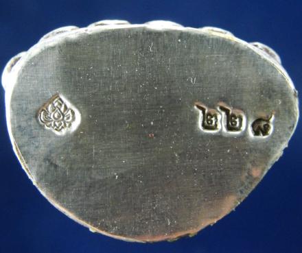 พระกริ่งใหญ่สูง 3 cm เนื้อเงิน นะ โภคทรัพย์ ปี44 วัดสุทัศโค้ตดอกบัวพร้อมกล่อง