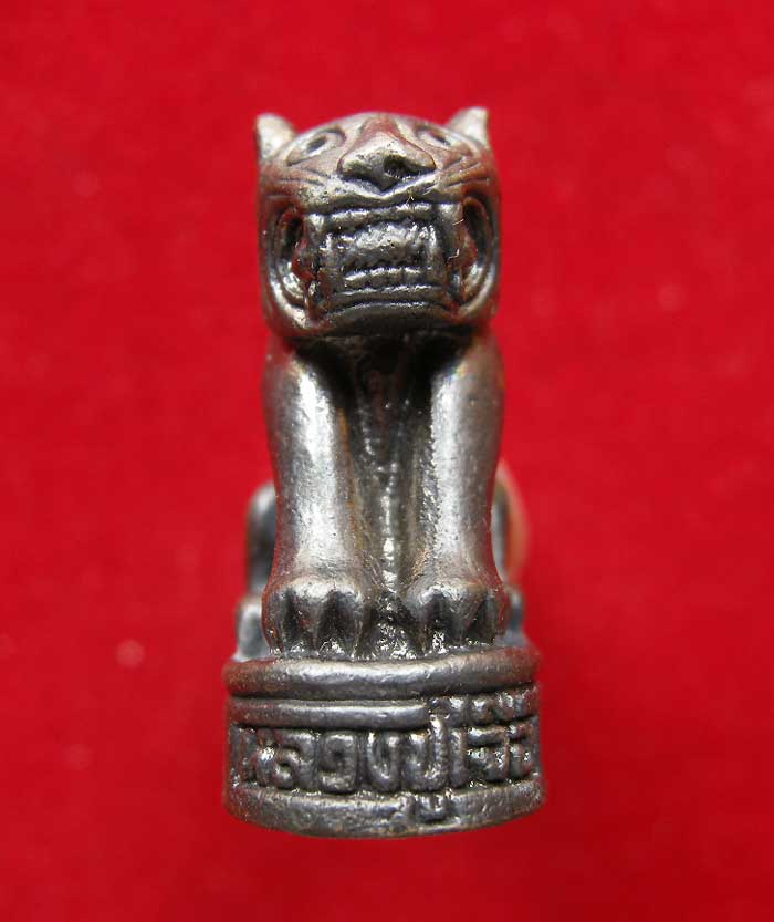 เสือคาบเบี้ย หล่อโบราณ รุ่นแรก "แซยิด ๗๙ ปี" พ.ศ.๒๕๔๗ เนื้อโลหะผสม หลวงปู่เจือ วัดกลางบางแก้ว สวยมาก