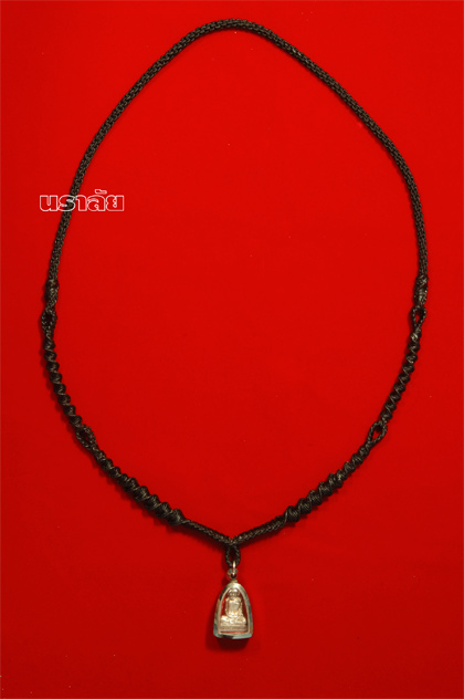 5 ห่วง!!!!!........สร้อยเชือกเทียนถักสำหรับแขวนพระ 5 ห่วง.. งานฝีมือ สีดำ ราคาไม่แพงครับ