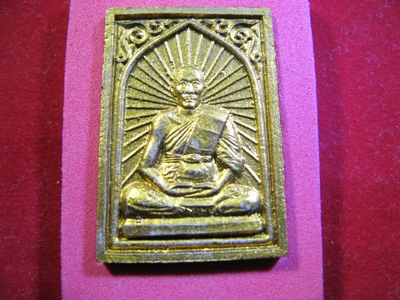 พระผงรูปเหมือน(เศียรเล็ก) ปี 48 เนื้อชมพู หลวงพ่อสาคร วัดหนองกรับ