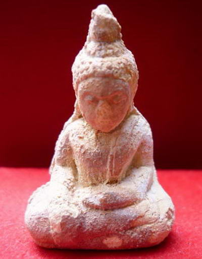 พระกรุเนื้อผง(ปางมารวิชัย) จ.พระนครศรีอยุธยา กว้างประมาณ 2.5 cm สูงประมาณ 3.7 cm เนื้อสวยจัดจ้าน