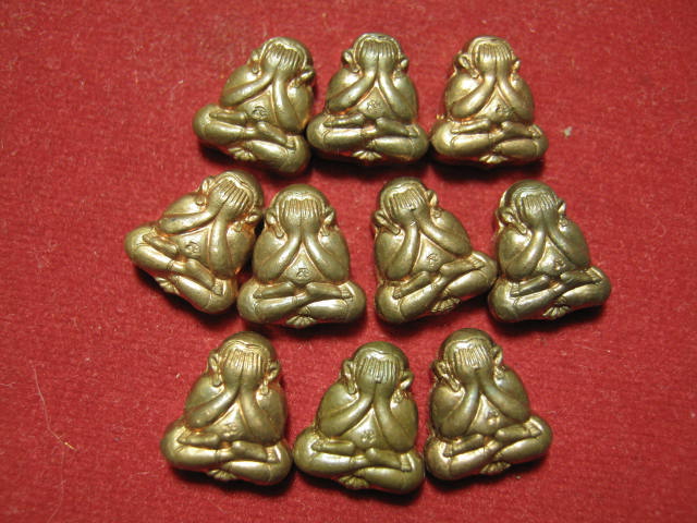 10 องค์......ปิดตาจิ๋ว หลัง หลวงพ่อเกษม ทองแดง ปี38.......เคาะเดียว ( 400 บาท )
