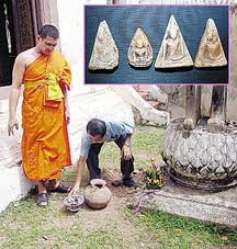 (2)พระนางพญา กรุวัดราชบูรณะ จังหวัดพิษณุโลก อายุกว่า 100 ปี