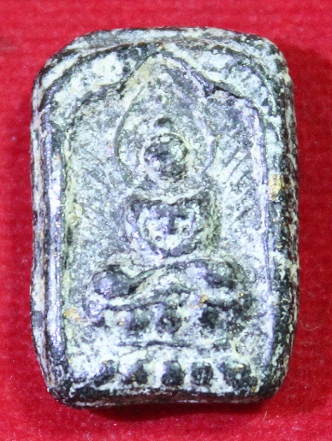 หลวงปู่ศุข เนื้อผงคลุกรัก