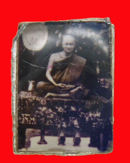 ภาพถ่ายหลวงพ่อเก่าครอบกระจก มี 2 หน้า ครับ 59 ฿ รวมส่งครับ