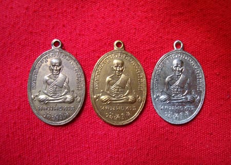 หลวงปู่ทวด รุ่นสอง พิมพ์หน้ายักษ์ สภาพสวย มาทีเดียว 3 องค์