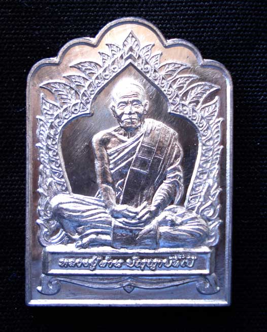 หลวงปู่ผ่าน ปัญญาปทีโป รุ่น30 ซุ้มเรือนแก้ว (เนื้อตะกั่ว)กล่องเดิม สวยสมบูรณ์หายากครับ เคาะเลย