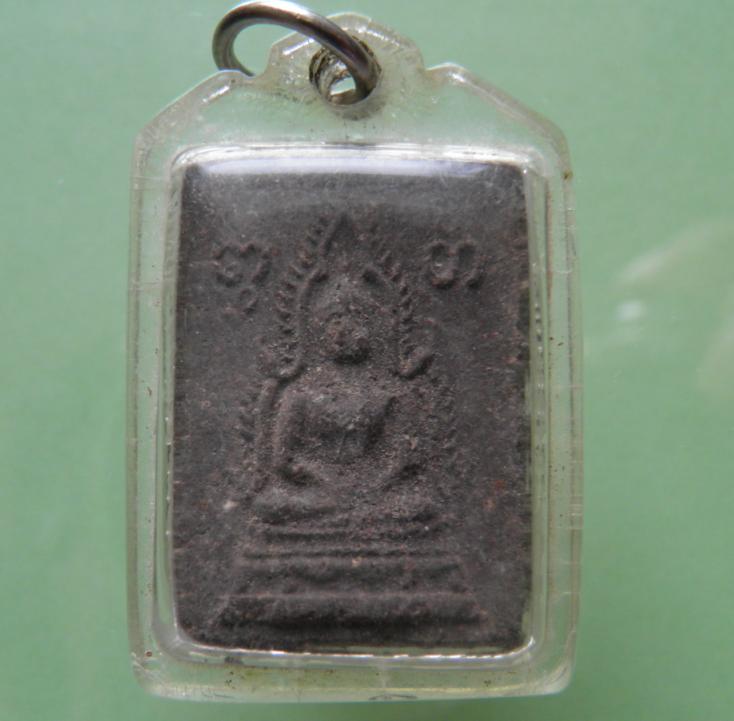 เครื่อง พระเนื้อผงผสมตะไคร่เจดีย์เนื้อสรรพว่านผสมแร่ สร้างปี ๒๔๙๗ ของ หลวงปู่อินทร์ วัดโบสถ์