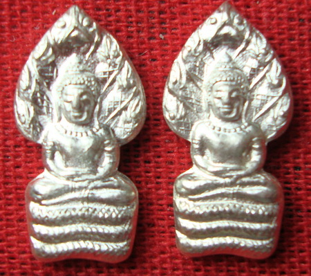 No.2 เคาะเดียว 2องค์ พระปรกใบมะขาม เนื้อเงิน