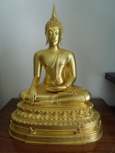 หลวงพ่อวัดไตรมิตรสวยมากครับผมปิดทองแท้หน้าตัก 9 นิ้ว
