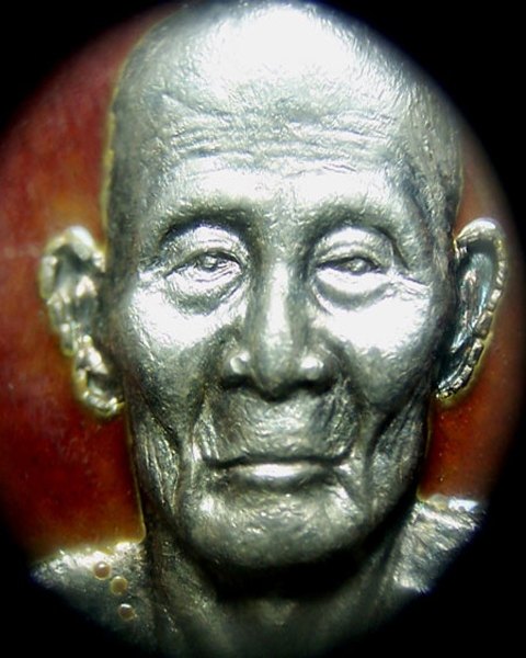 หลวงปู่ม่น หน้าวัว เนื้อเงินลงยาสีแดง ปี34