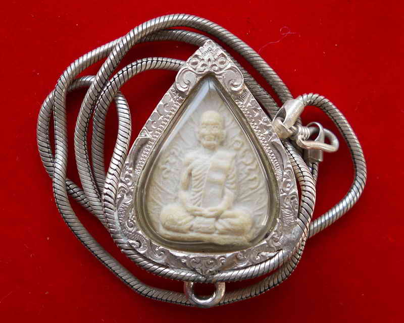  พระรูปเหมือนท่านเจ้าคุณนรฯปี13เนื้อผงเลี่ยมเงิน 