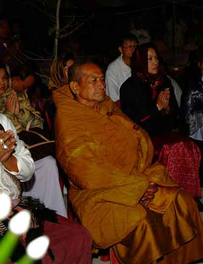 ตระกรุด  หลวงปู่จันทร์หอม สุภาธโร  วัดบุ่งขี้เหล็ก ตำบลนาของ อำเภอเขมราฐ จ.อุบลราชธานี 