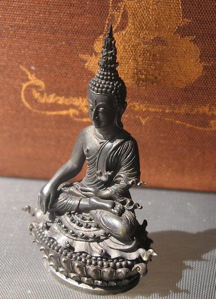 กริ่งพระพุทธประทานยศบารมี เนื้อนวะ หมายเลข ๙๗๕๘      ผลงานออกแบบ โดย อ.เฉลิมชัย โฆษิตพิพัฒน์