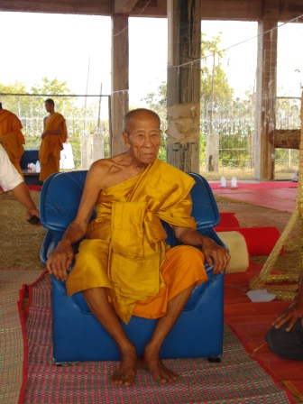 เหรียญ รุ่นแรก หลวงปู่คำบุ คุตฺตจิตโต ปี ๒๒