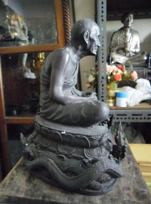 หลวงปู่ทวดเหยียบน้ำทะเลจืดสำนักพทธประทีปอ. เชียงดาว จ.เชียงใหม่  9 นิ้ว
