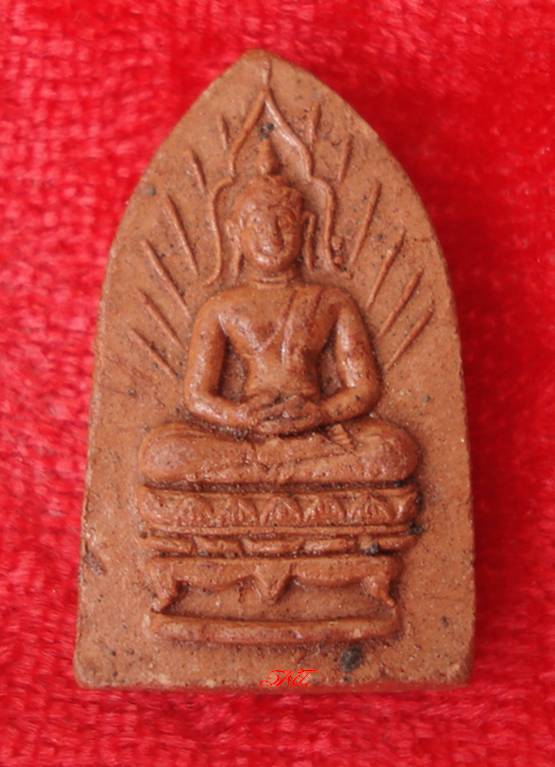หลวงปู่คำพันธ์ โฆษปัญโญ วัดธาตุมหาชัย  "พระผงกลีบบัวแดง"  สภาพสวยเดิม