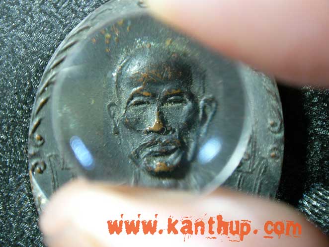 เลนส์แก้วรุ่นใหม่บางใส นำเข้าจาก ญี่ปุ่น เหมาะสำหรับทำกล่องส่องพระไว้ใช้เอง ครับ
