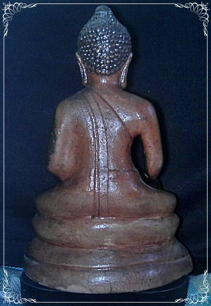 พระบูชาเนื้อดิน ก้นอุดผง มีตราวัดรางๆ แท้แน่นอนครับ แต่ไม่ทราบที่ ฐาน 5 นิ้ว ครึ่ง สูง 8 นิ้วครึ่ง