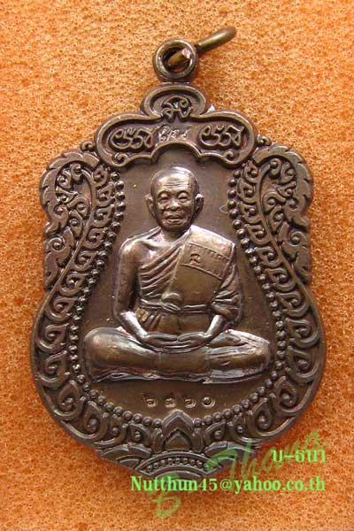 เหรียญเสมา หลวงพ่อคูณ วัดพายัพ ทองแดงรมดำ + ทองแดงผิวไฟ มาเป็นคู่ คัดสวยมาฝาก ราคาเบาๆครับ