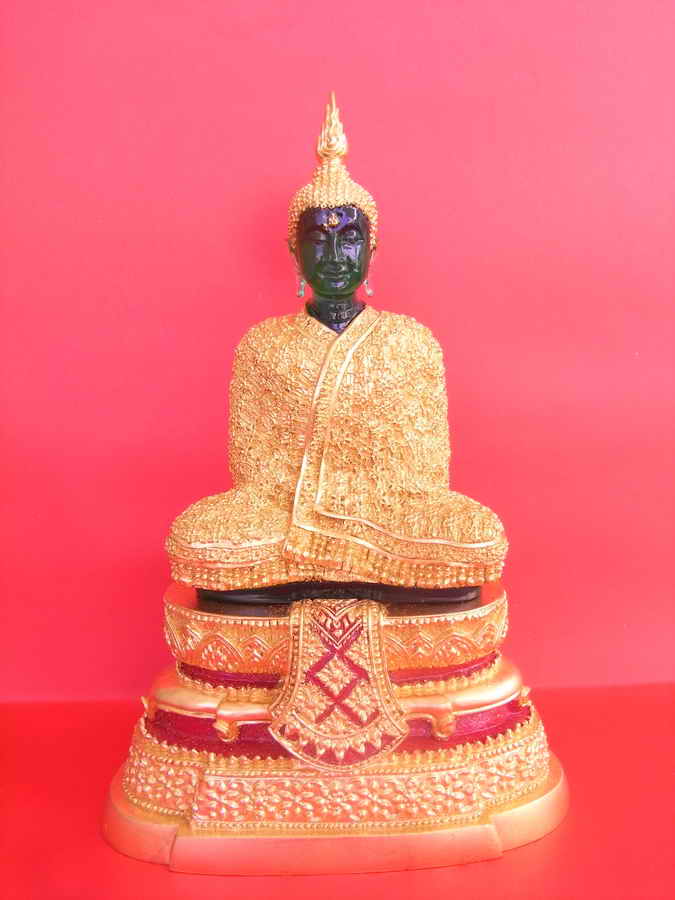 พระบูชาพระแก้วมรกตทรงเครื่องฤดูหนาวปิดทองแท้"ขนาดฐานกว้าง 7 นิ้ว สูง 11 นิ้ว หน้าตักพระ 5นิ้ว สวยงาม