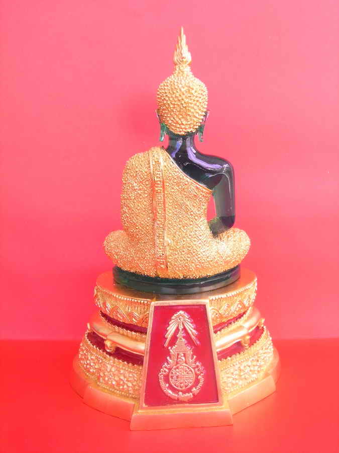 พระบูชาพระแก้วมรกตทรงเครื่องฤดูฝนปิดทองแท้"ขนาดฐานกว้าง 7 นิ้ว สูง 11 นิ้ว หน้าตักพระ 5นิ้ว