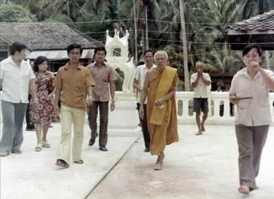 พระขุนแผนบรรจุกรุ หลวงปู่ทิม วัดละหารไร่