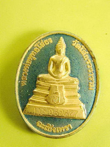 หลวงพ่อโสธร หลังกระเบื้องหลังคาโบสถ์