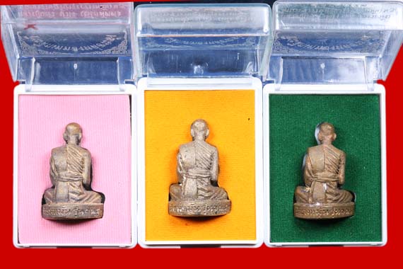หลวงปู่แผ้ว วัดรางหมัน รุ่นเททองหล่อระฆัง กรรมการ ตอก 9 จำนวน 3 ตัว ครบชุด กล่องเดิม 