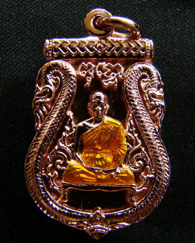เหรียญเสมาพุทธคูณสยาม เนื้อทองแดงจีวรเหลือง No.213 หลวงพ่อคูณ วัดใหม่อัมพวัน พร้อมกล่องครับ