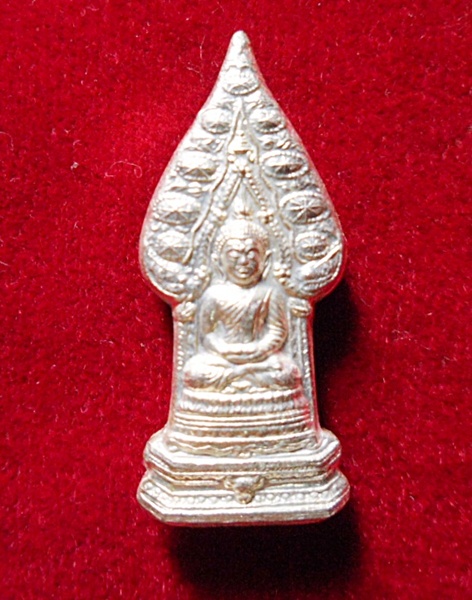 เนื้อเงิน พระนิรันตราย ญสส. มหามงคลบารมี 88 วัดบวรนิเวศวิหาร พระนิปี 2544 ด้านหลังตอกโค๊ต