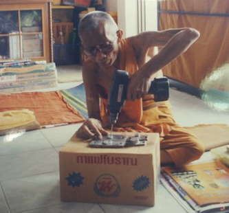 ขุนแผนผ้าป่า46พิมพ์เล็กเนื้อขาวตะกรุดทองแดงครับ หลวงพ่อสาครครับ