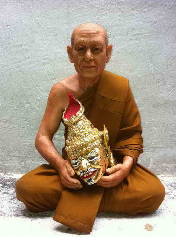 รูปหล่อเหมือนหุ่นขี้ผึ้งไฟเบอร์"หลวงพ่อจืด" 9นิ้ว'งานเหมือนจริงมากๆๆครับ