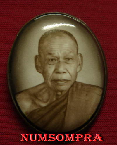 ล็อกเก็ตหลวงปู่เพียร