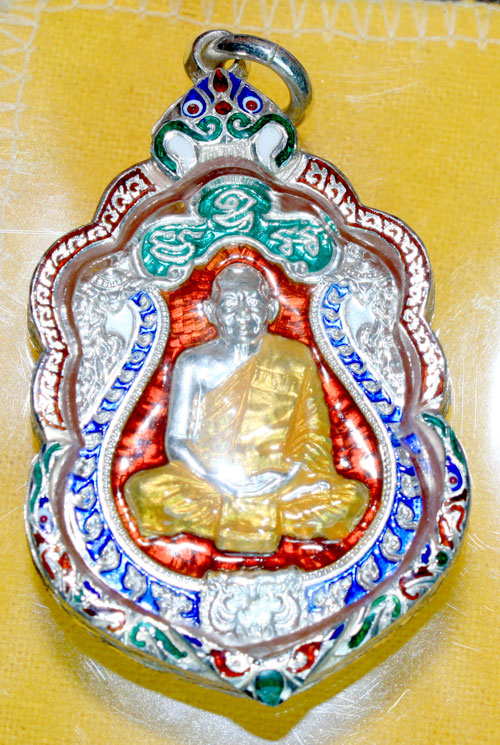 เสมา6รอบหลวงพ่อสาครเนื้อเงิ ลงยา4สี สวยสวย พร้อมกรอบเงินยกซุ้มลงยาครับ
