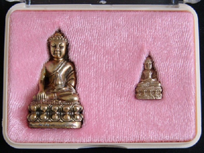 พระกริ่ง+พระชัยวัฒน์ วิมลสมรวัตร รุ่นเจริญพร 7 รอบ เนื้อสัมฤทธิ์เหลือง เลขสวย ๑๒๗๘