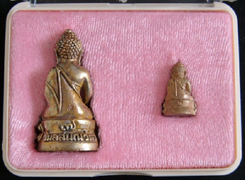 พระกริ่ง+พระชัยวัฒน์ วิมลสมรวัตร รุ่นเจริญพร 7 รอบ เนื้อสัมฤทธิ์เหลือง เลขสวย ๑๒๗๘