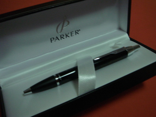 ปากกา Parker เดาะเดียวแดงครับ
