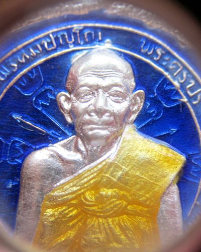 เหรียญนั่งพาน รุ่นแรก เนื้อเงินลงยา หลวงปู่หงษ์ พรหมปัญโญ