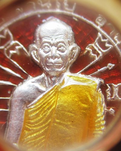 เหรียญนั่งพาน ทูลเกล้า หลวงพ่อพุธ ฐานิโย เนื้อเงินลงยา 