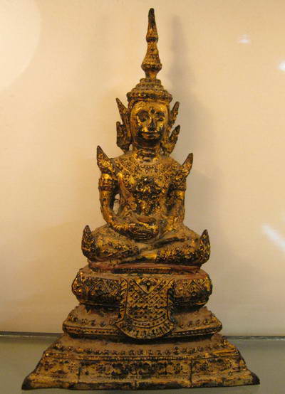 พระบูชารัตนนั่งทรงเครื่อง หน้าตัก 2 นิ้วครึ่ง  สภาพสวย สมบูรณ์