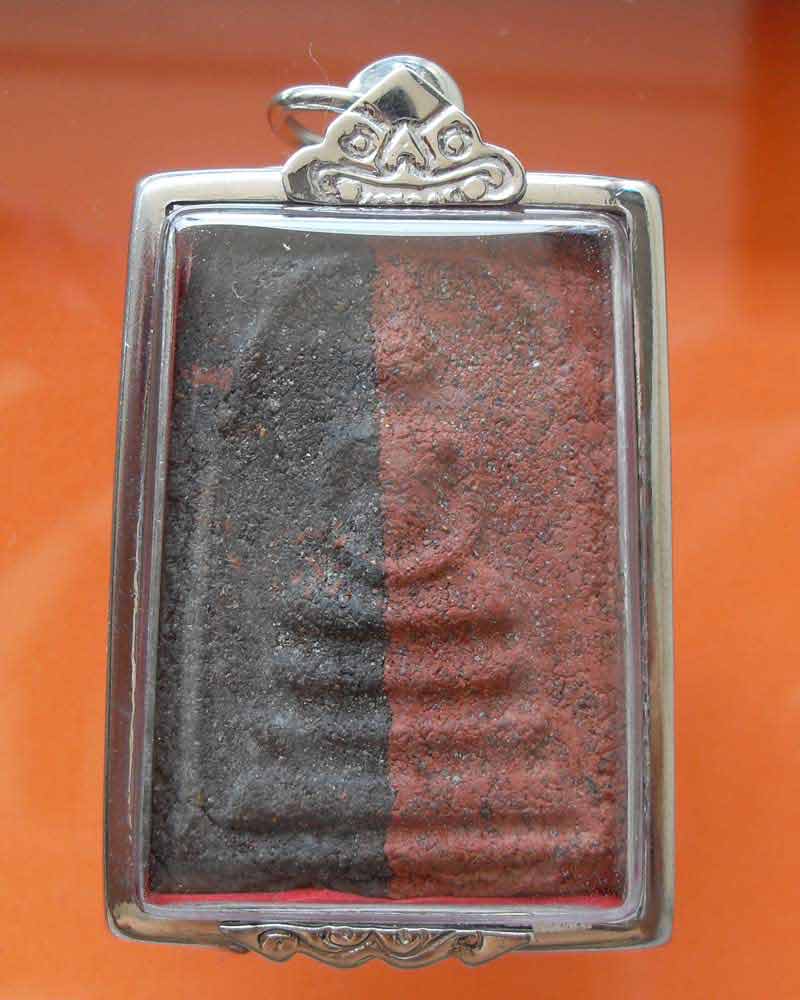 พระผงญาณวิลาศ หลวงพ่อแดง วัดเขาบันไดอิฐ สีทูโทนครับ