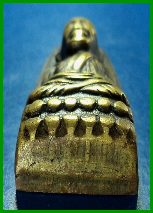 พระหลวงปู่ทวด  หลังตัวหนังสือเล็ก  ว.จุด   ปี 05   วัดช้างให้