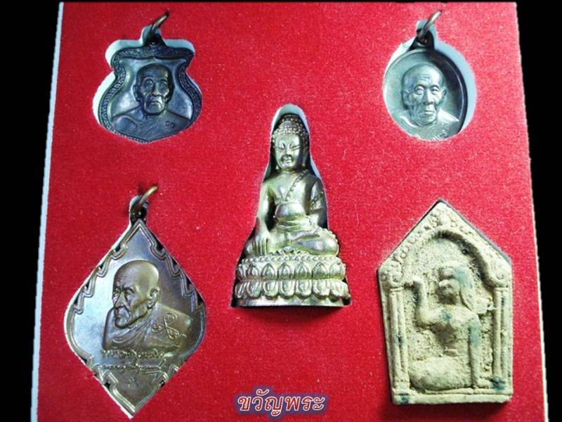 ชุดที่ระลึกงานกฐิน หลวงปู่คำบุ คุตตจิตโต รุ่น พระกริ่งโปร่งฟ้ามหาเศรษฐี